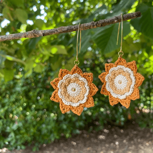 Boucles d’oreilles fleurs Corolles ~ L ~ Ocre / Lin