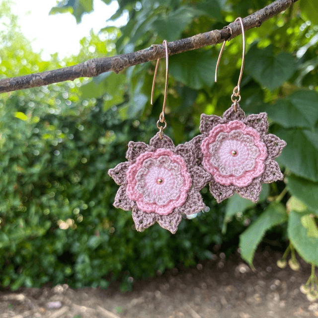 Boucles d’oreilles fleurs Corolles ~ L ~ Rose / Taupe