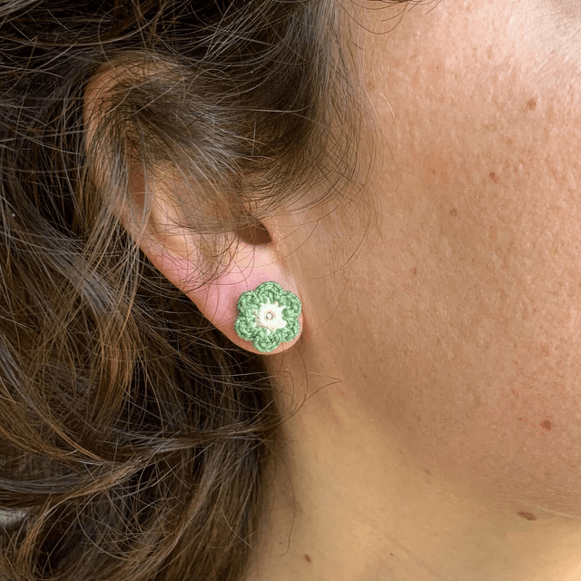 Puces d’oreilles Fleurettes ~ Vert / Lin