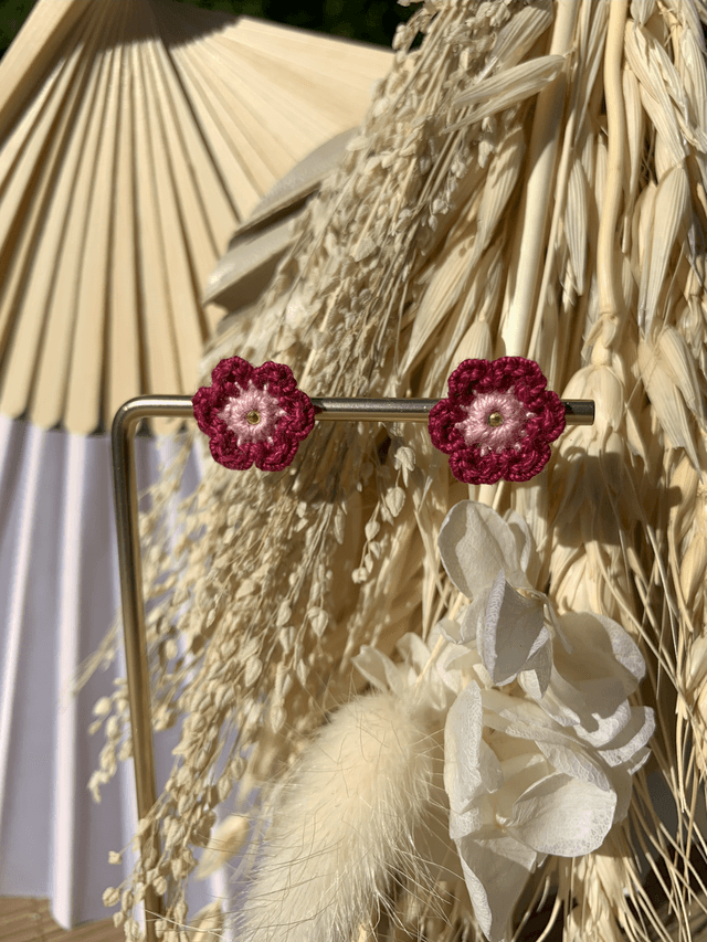 Puces d’oreilles Fleurettes ~ Rose / Rubis