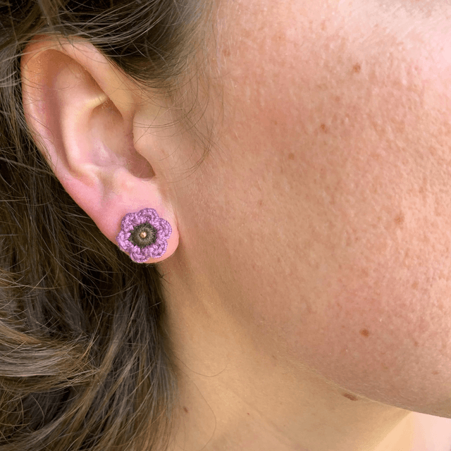 Puces d’oreilles Fleurettes ~ Violet / Marron