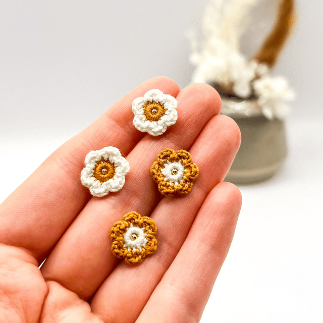 Puces d’oreilles fleurs Fleurettes ~ Terracotta / Blanc