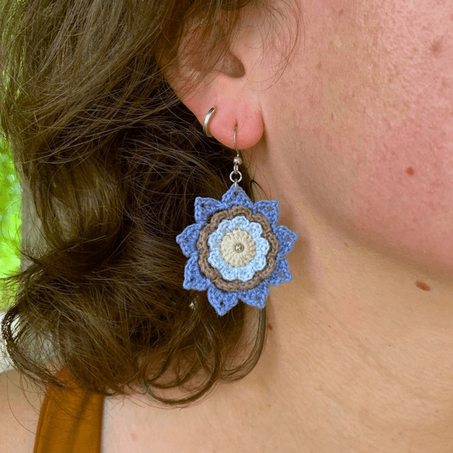 Boucles d’oreilles fleurs Corolles ~ L ~ Bleu / Taupe
