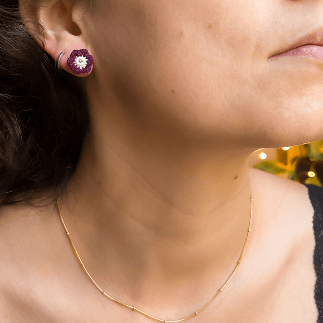 Puces d’oreilles fleurs Fleurettes ~ Bordeaux / Blanc