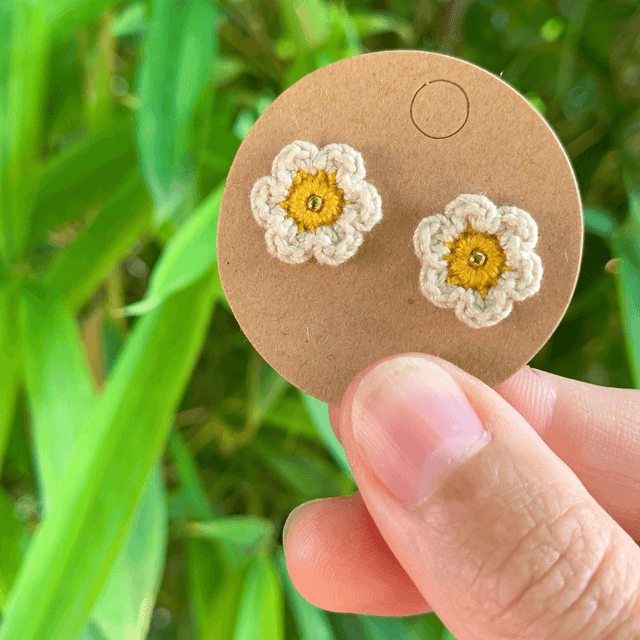 Puces d’oreilles Fleurettes ~ Inspiration Pâquerettes