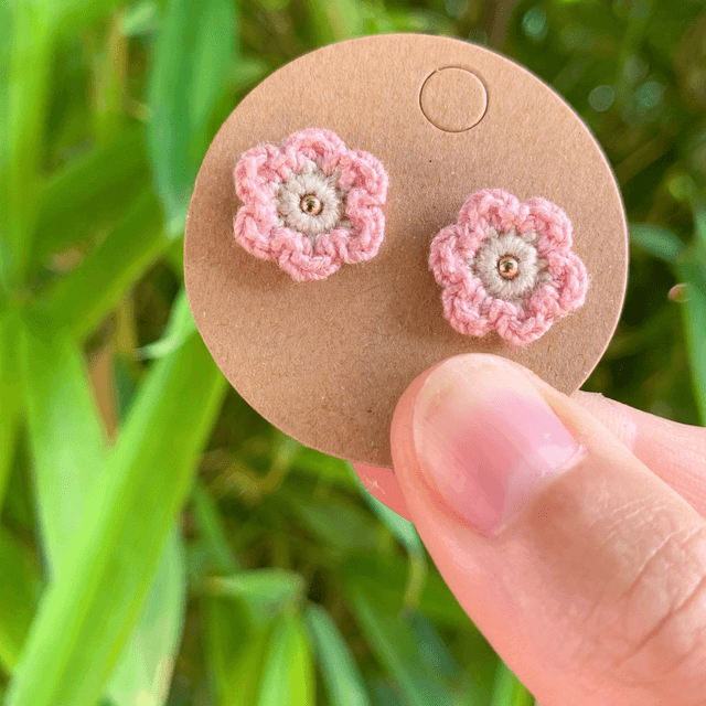 Puces d’oreilles Fleurettes ~ Rose / Lin