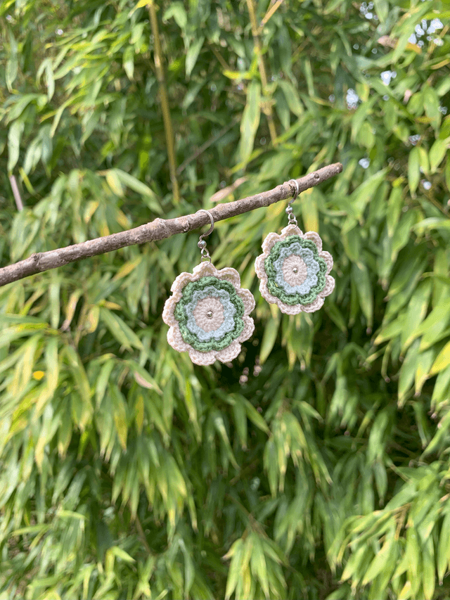 Boucles d’oreilles fleurs Corolles ~ L ~ Vert / Lin