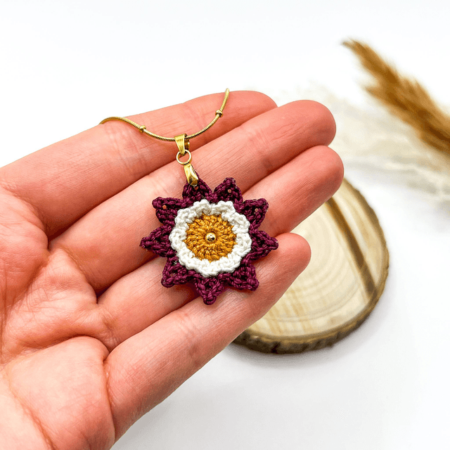 Collier avec pendentif Corolle ~ M ~ Bordeaux / Terracotta