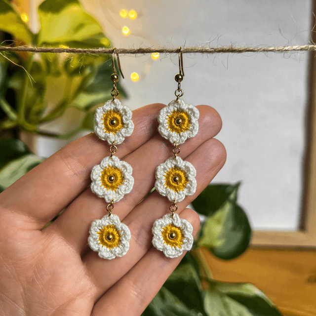 Longues boucles d’oreilles pâquerettes
