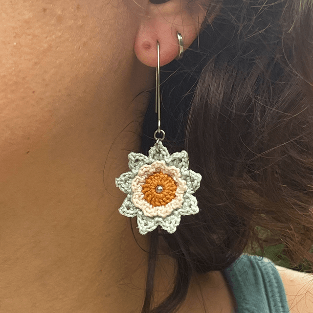 Boucles d’oreilles fleurs Corolles ~ M ~ Ocre / Vert d'eau
