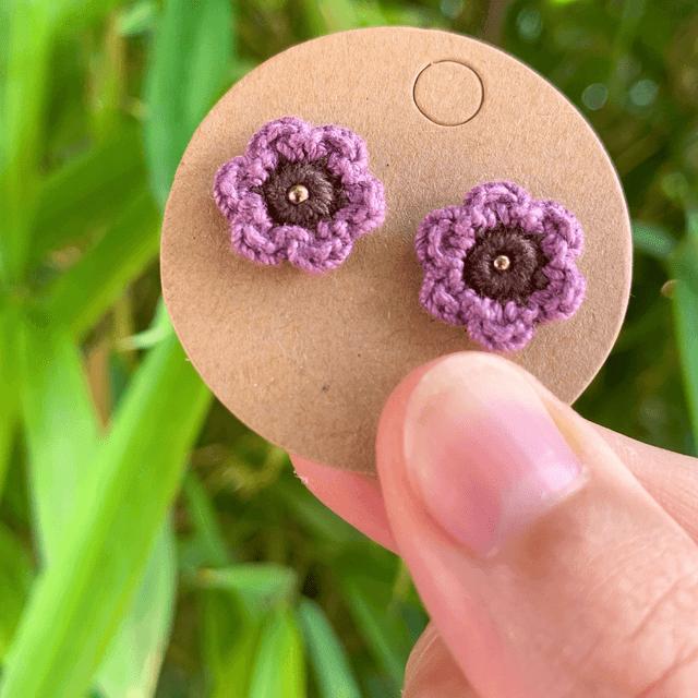 Puces d’oreilles Fleurettes ~ Violet / Marron