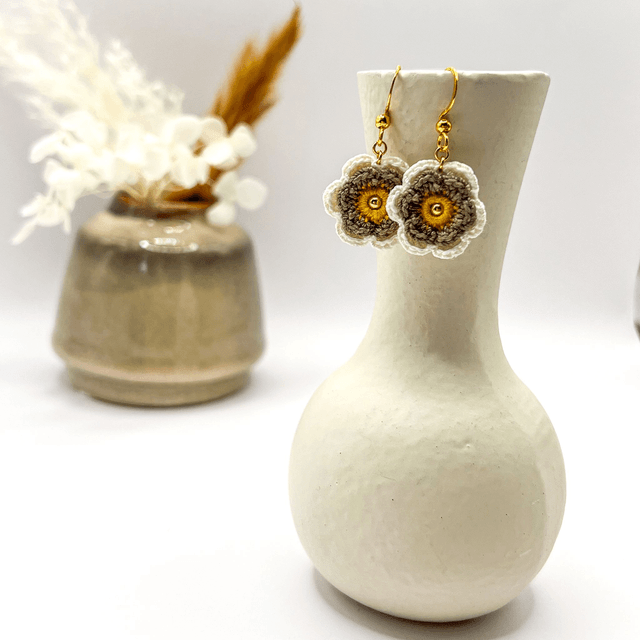 Boucles d’oreilles fleurs Corolles ~ S ~ Blanc / Jaune