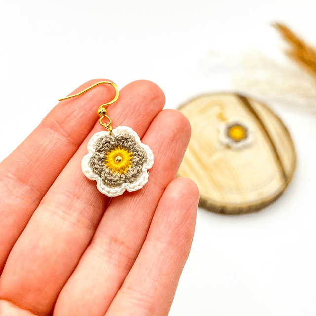 Boucles d’oreilles fleurs Corolles ~ S ~ Blanc / Jaune
