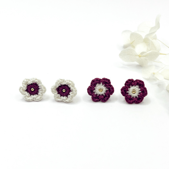 Puces d’oreilles fleurs Fleurettes ~ Bordeaux / Blanc