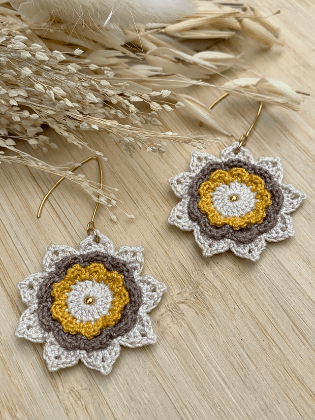 Boucles d’oreilles fleurs Corolles ~ L ~ Jaune / Lin