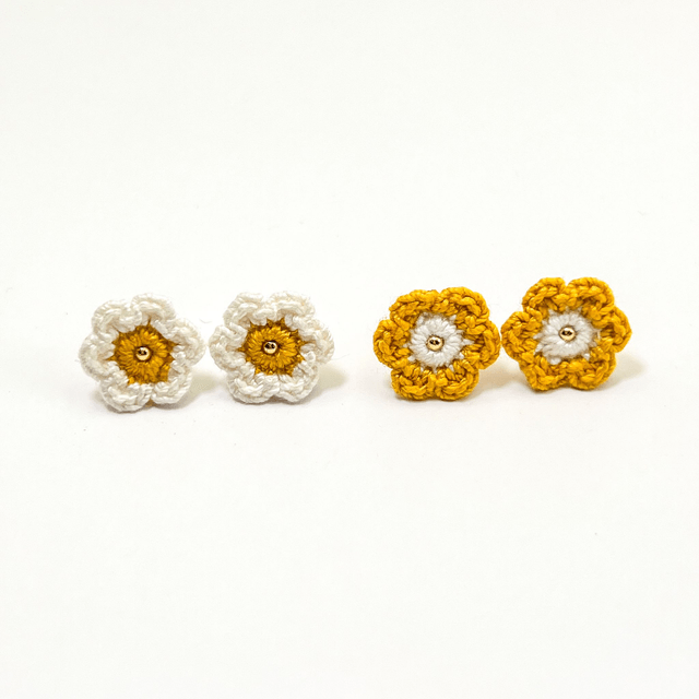 Puces d’oreilles fleurs Fleurettes ~ Jaune / Blanc