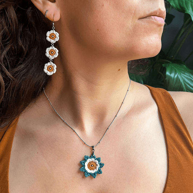 Longues boucles d’oreilles terracotta