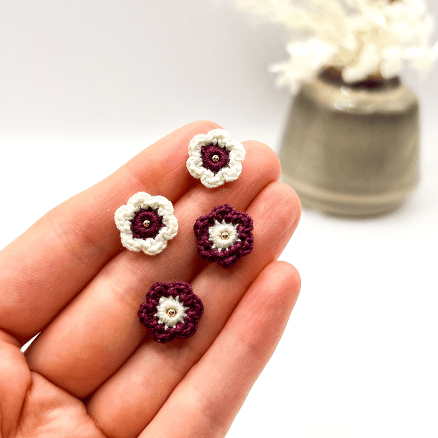 Puces d’oreilles fleurs Fleurettes ~ Bordeaux / Blanc
