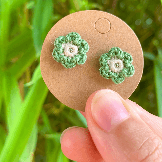 Puces d’oreilles Fleurettes ~ Vert / Lin