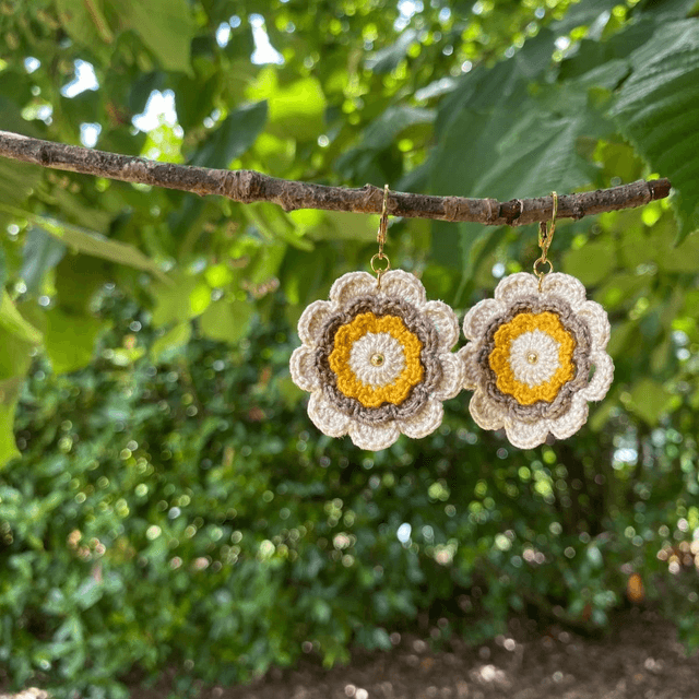 Boucles d’oreilles fleurs Corolles ~ L ~ Jaune / Lin