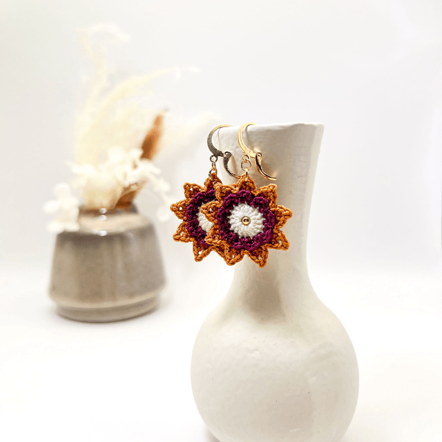 Boucles d’oreilles fleurs Corolles ~ M ~ Bordeaux / Ocre