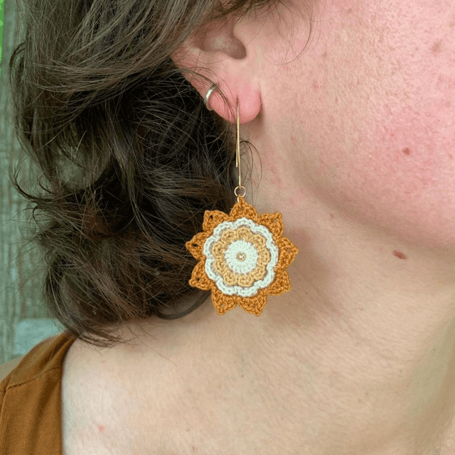 Boucles d’oreilles fleurs Corolles ~ L ~ Ocre / Lin