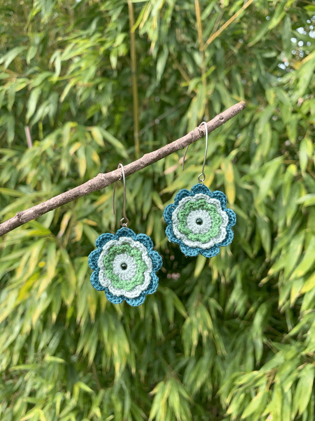 Boucles d’oreilles fleurs Corolles ~ L ~ Vert / Bleu