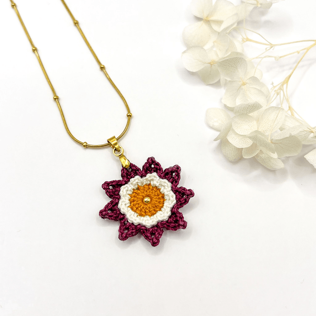 Collier avec pendentif Corolle ~ M ~ Bordeaux / Terracotta