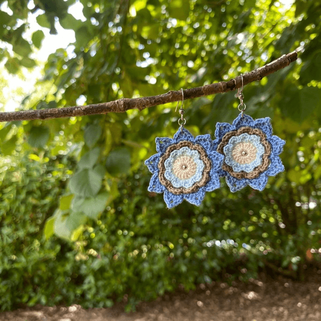 Boucles d’oreilles fleurs Corolles ~ L ~ Bleu / Taupe