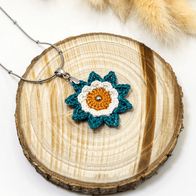 Collier avec pendentif Corolle ~ M ~ Bleu canard / Terracotta