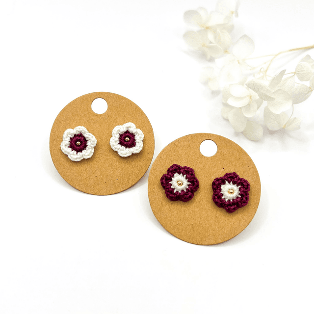 Puces d’oreilles fleurs Fleurettes ~ Bordeaux / Blanc